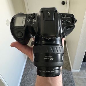 Minolta Maxxum 400si 35mm Film Camera w/ Tamrac Strap and Carrying Bag